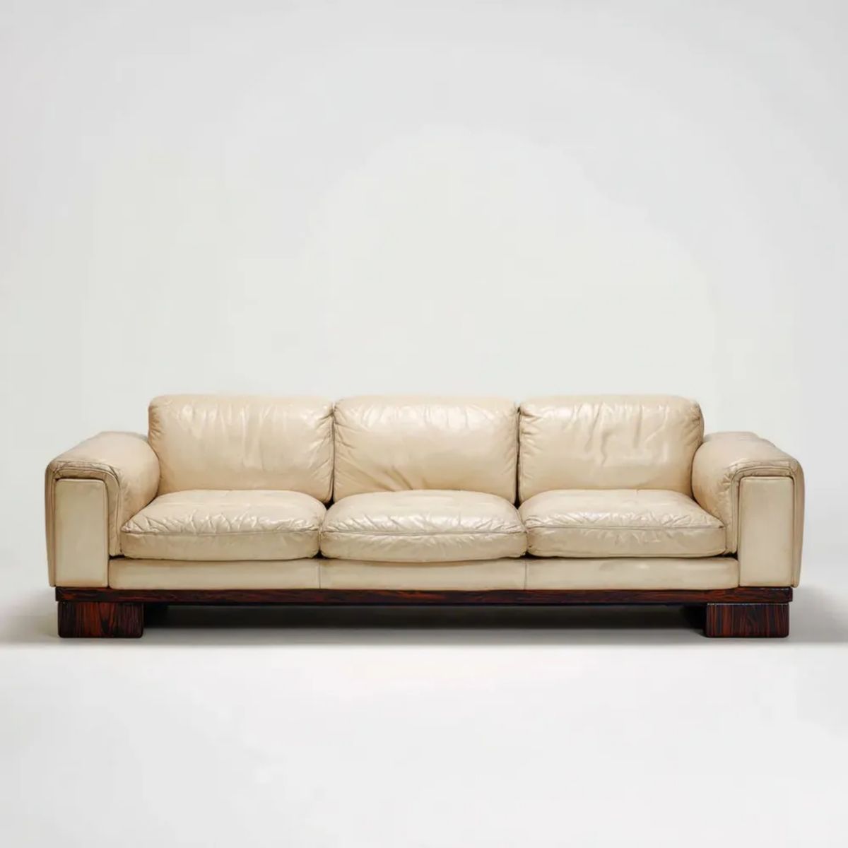 Trzyosobowa sofa kremowa ze skóry syntetycznej PU, 220 × 95 × 85 cm
